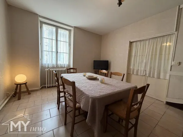 CASTILLON LA BATAILLE - Maison de ville de 5 pièces avec jardin et garage