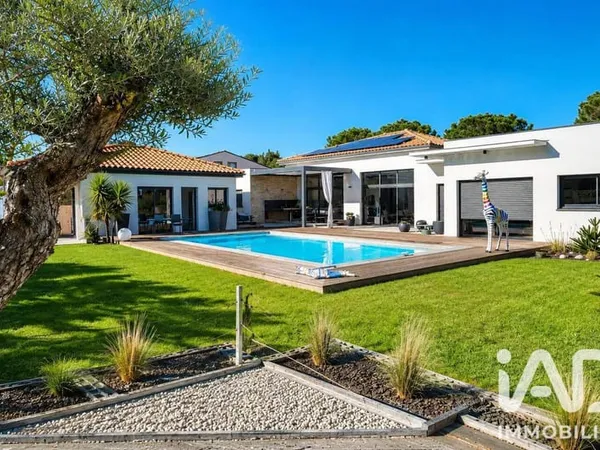 Maison 11 pièces 265 m²