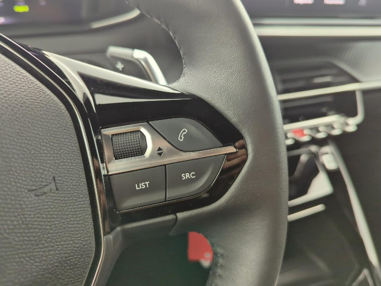 Peugeot 2008 hybrid 145 ch e-dcs6 allure — photo 19