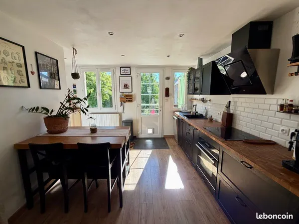 Maison clé en main avec jolie jardin proche tous commerces, RER et zones naturelles