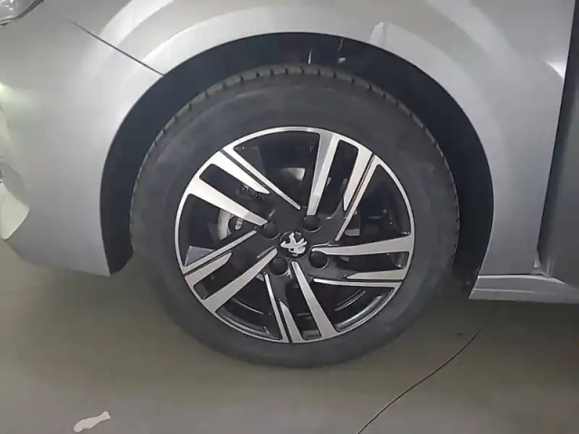 Peugeot 208 puretech 75 s&amp;s bvm5 — photo 16