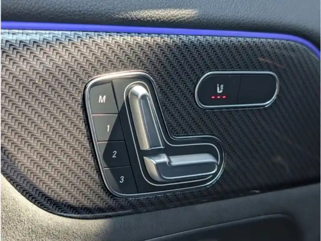 Mercedes Gla 250 e hybrid eq — photo 15