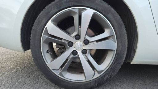 Peugeot 308 1.2 Puretech 130 EAT8 - GT Line – 2019 – 132202 km – Essence – Boîte Automatique — photo 34