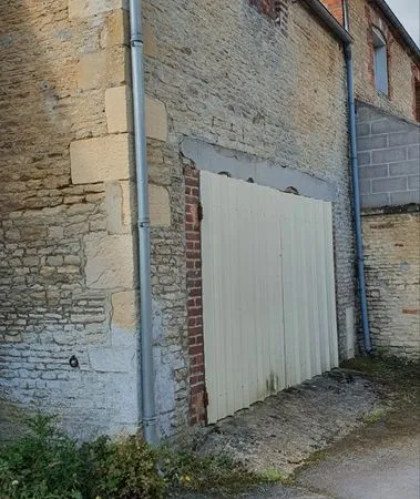 Grand garage avec électricité