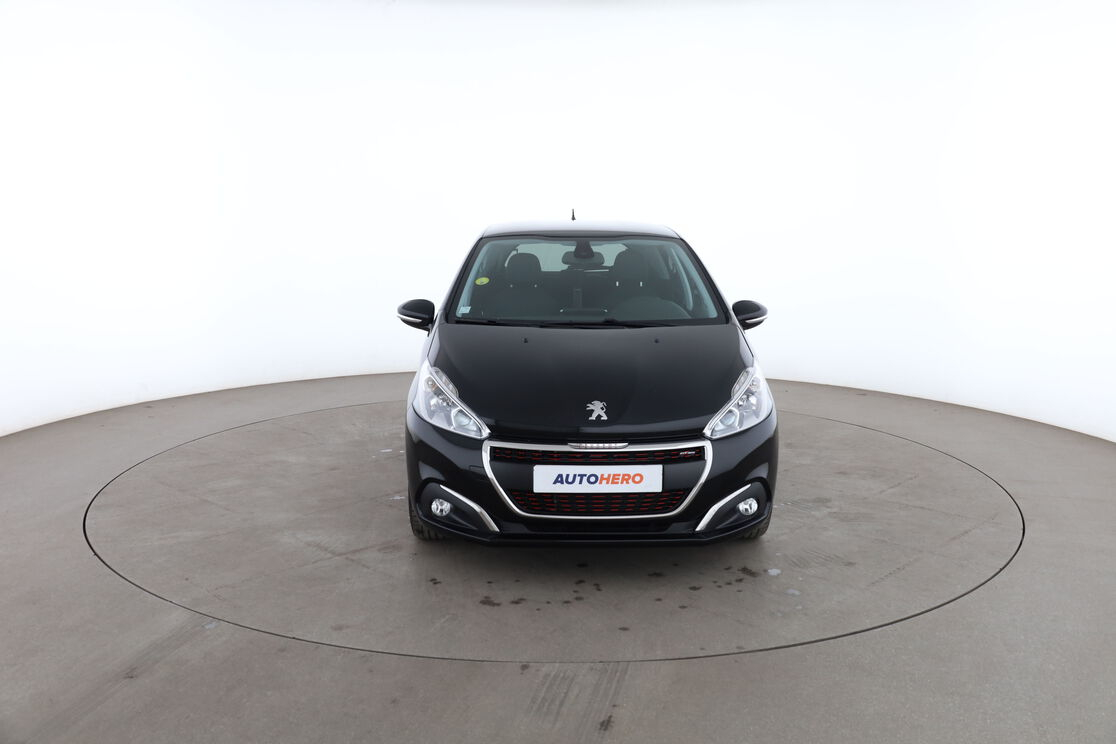 Peugeot 208 1.6 Blue-HDi GT Line — photo 8