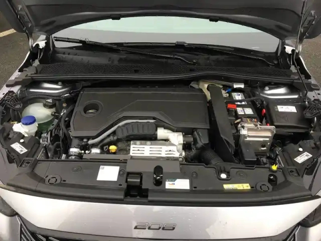 Peugeot 208 hybrid 145 e-dcs6 — photo 48