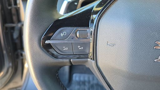 Peugeot 2008 1.2 PureTech 130 EAT8 - Allure Pack – 2022 – 79016 km – Essence – Boîte Automatique — photo 7