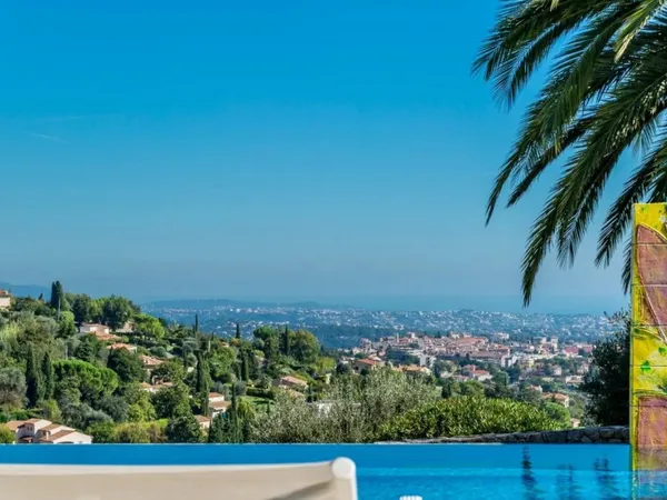 Villa moderne avec vue mer et montagnes
