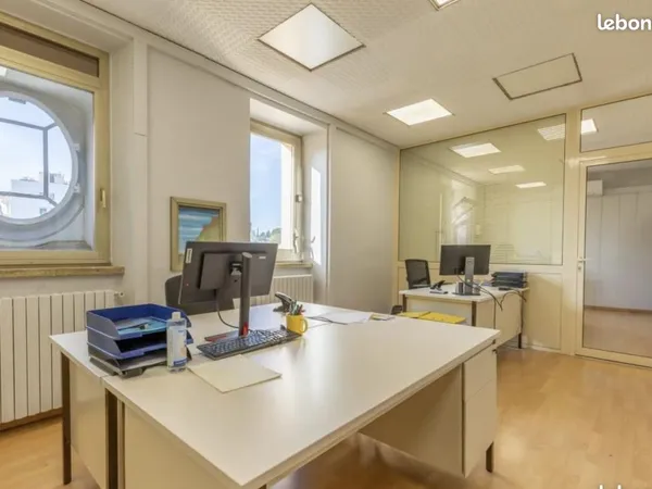 Bureau 63 m²
