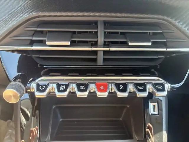 Peugeot 208 puretech 100 s&amp;s bvm6 — photo 27