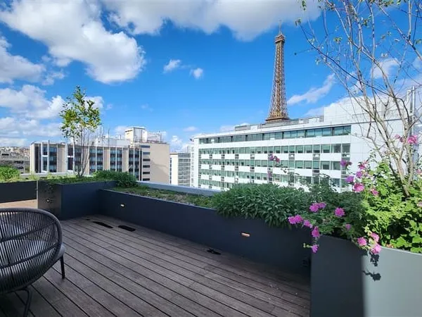Grande surface de bureaux dans un immeuble restructuré