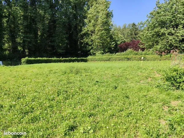 Terrain constructible 1 161 m²