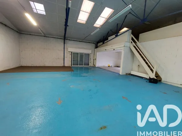 Local commercial 225 m²