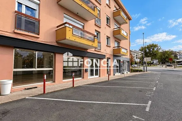 Local 102 m²