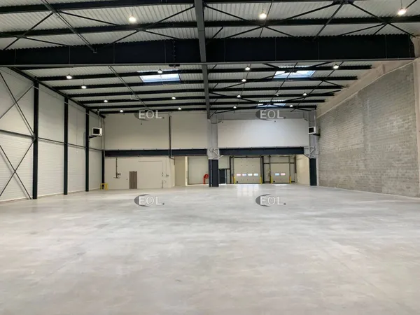 Entrepôt 1225 m²