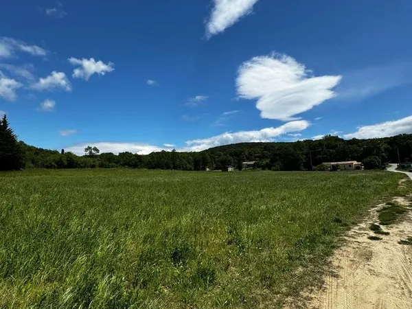 Terrain constructible 910 m2 - Permis purge - Saint-Montan