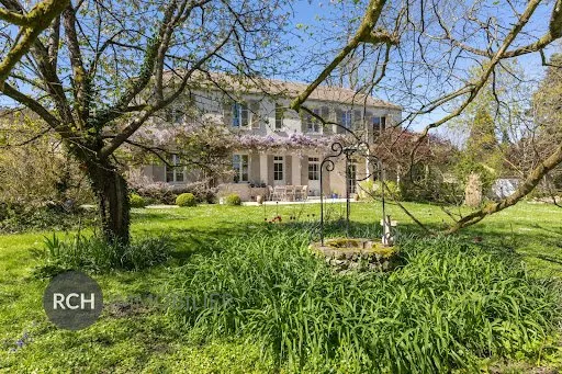 Maison 7 pièces 240 m²