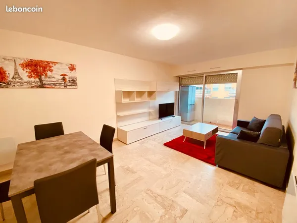 MENTON CENTRE - 2 PIÈCES MEUBLÉ 50 m² - RÉNOVÉ - CLIMATISÉ - 2 BALCONS - ÉCHAPPÉE MER