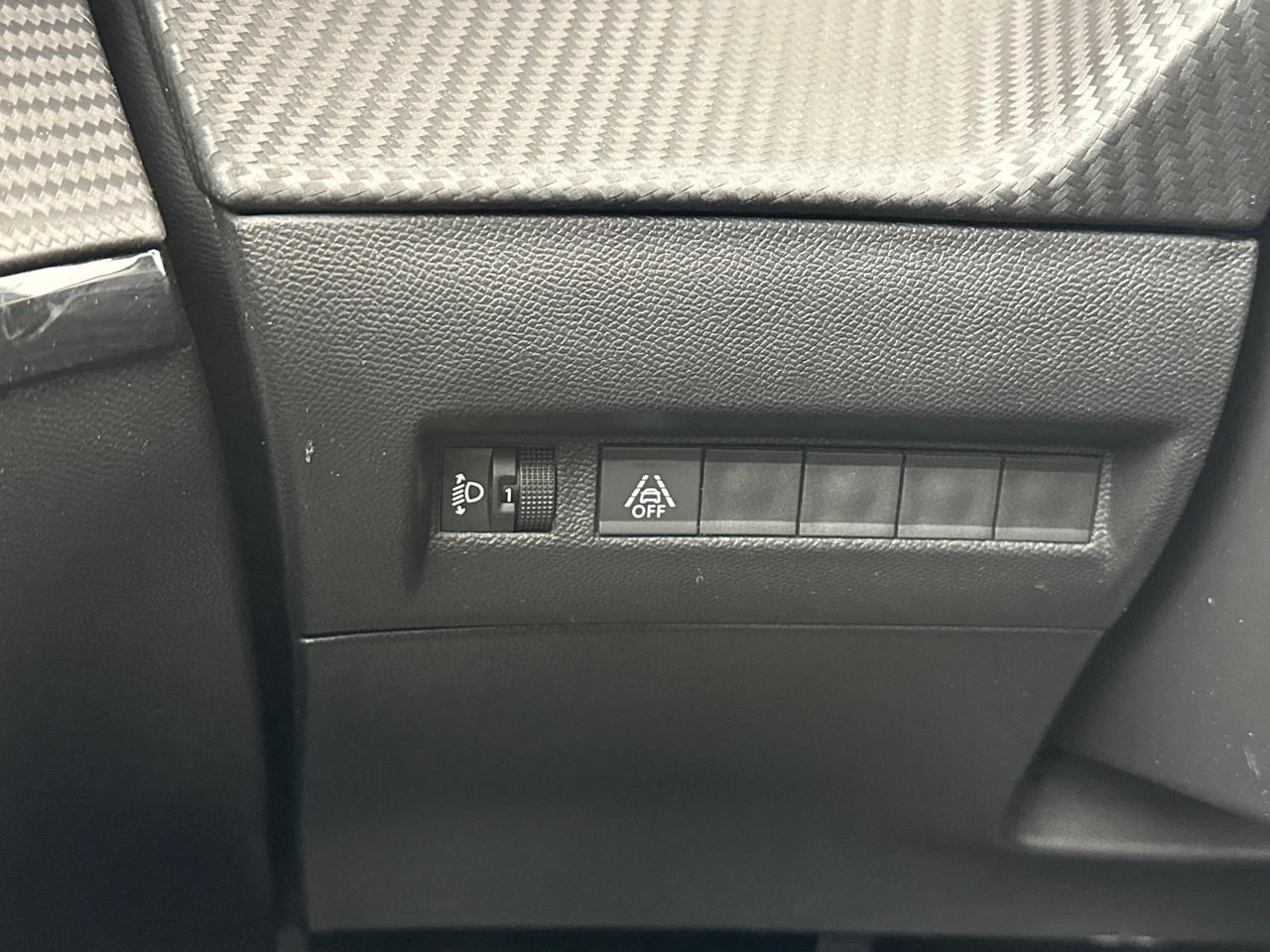 Peugeot 208 puretech 75 s&s bvm5 style — photo 16