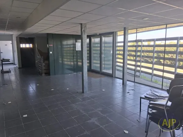 Bureaux 20 pièces 620 m²
