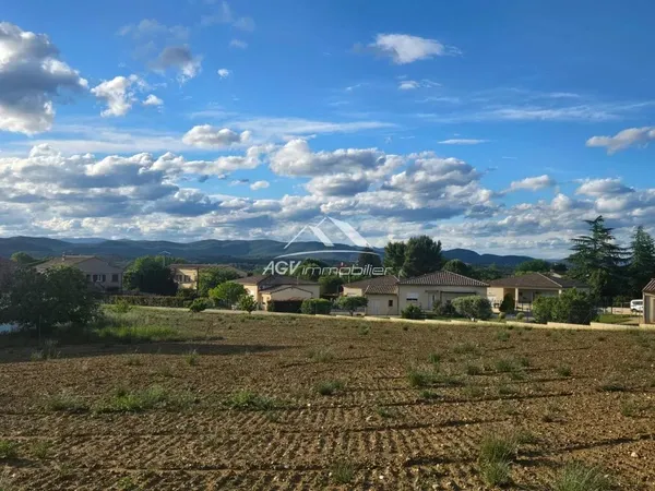 Au calme, vue dégagée, terrain de 700m² viabilisé