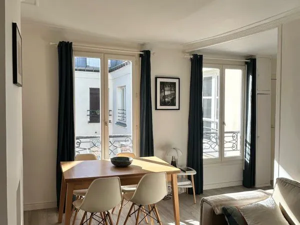 2 pièces - Dernier étage avec ascenseur - Boulevard Beaumarchais - 36,5 m² - Vue dégagée