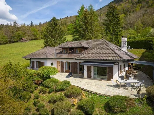 Maison de plain-pied 7 pièces 230 m²