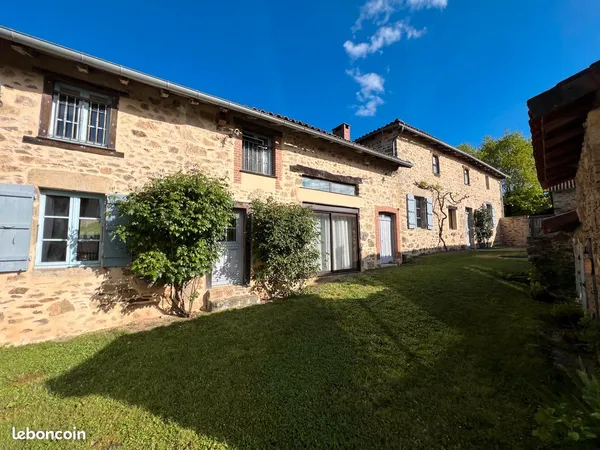 Maison en pierre 220 m² — 5 ch & bureau, 2 granges & 2 terrains