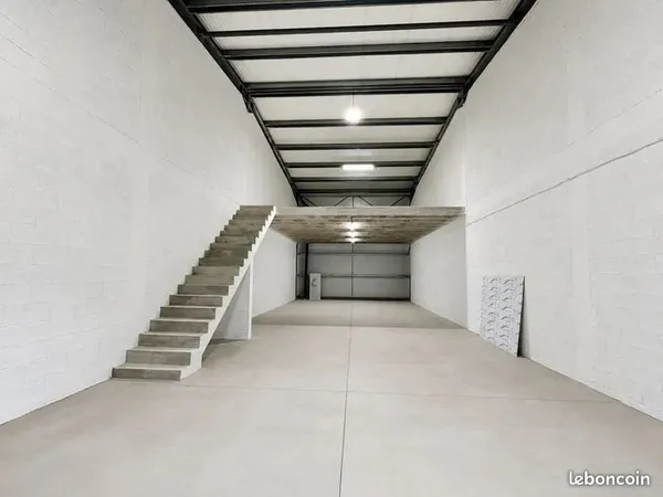 Hangar à louer
