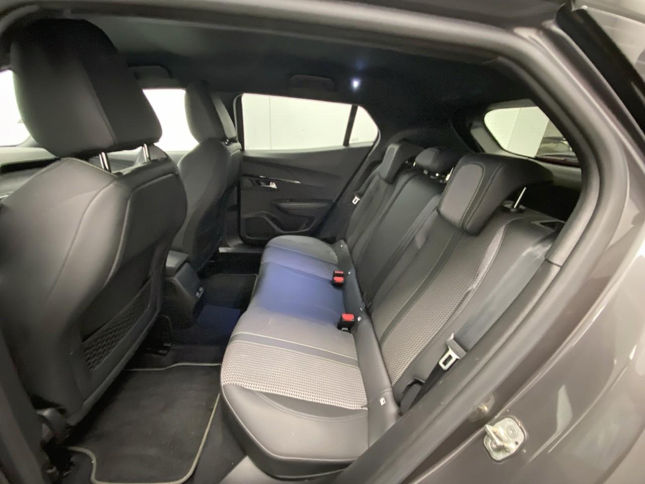 Peugeot 2008 puretech 130 s&s eat8 gt line — photo 10