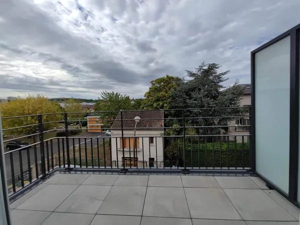 Livry à louer 3 pièces avec balcon et parking double