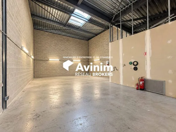 Entrepôt 310 m²