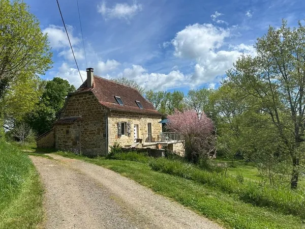 Maison rénovée sur 5740 m2 de terrain