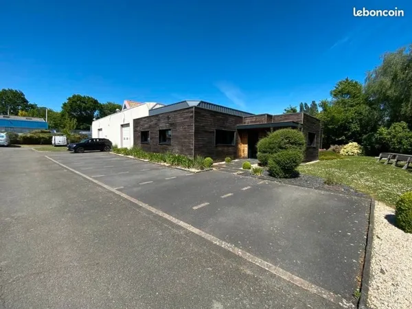 LOCAL D'ACTIVITE 700 m² VEZIN-LE-COQUET