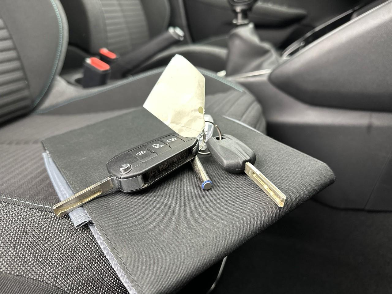 Peugeot 208 puretech 100 s&s bvm6 style — photo 32