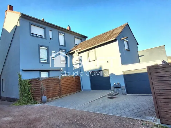 Maison aux beaux volumes avec studio et local commercial loué