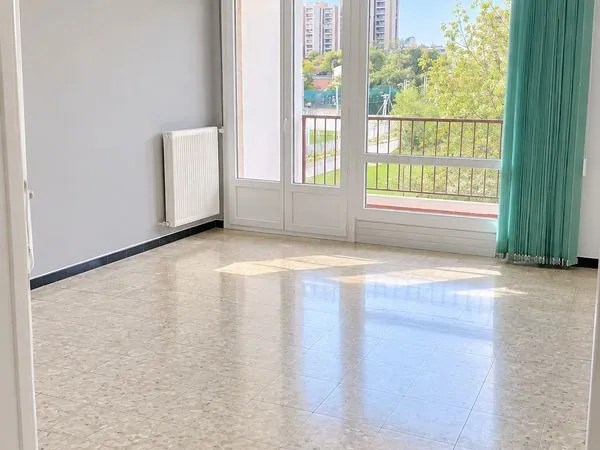 Marseille 13010 - T2 de 55 m² avec balcon, cave et ascenseur - 184 000