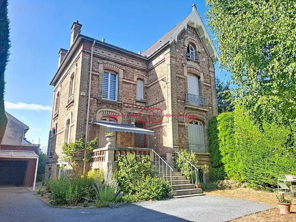 Meulière d'exception 190m² Châlons Madagascar Haut de gamme