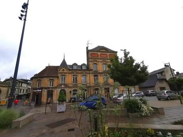 Immeuble re rapport.. Très Centre...