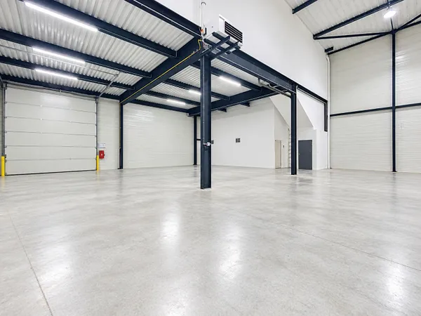 Local commercial 600 m²