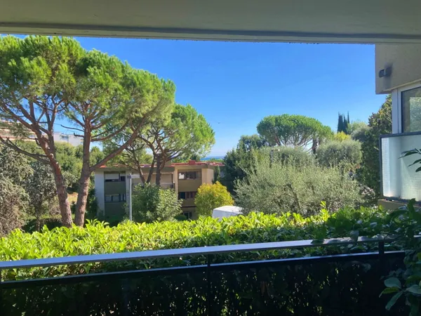 Vends appartement - 3 pièces 2 chambres, 61m², + 17m² de terrasse Villeneuve-Loubet (06) DPE D
