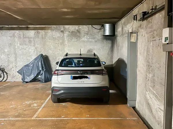 Place de parking - Paris 18eme - rue du ruisseau