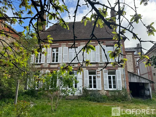 Maison 11 pièces 330 m²