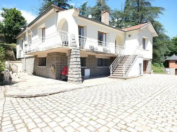 Maison 7 pièces 140 m²