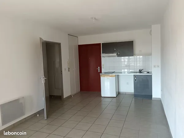 Part loue appartement F2 St Esteve