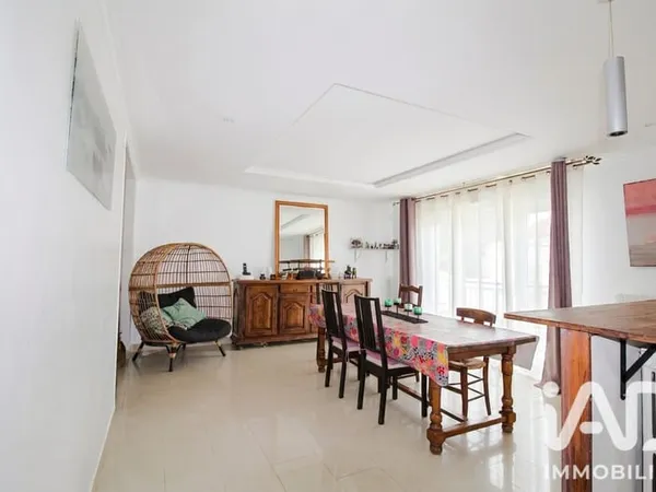 Maison 8 pièces 198 m²