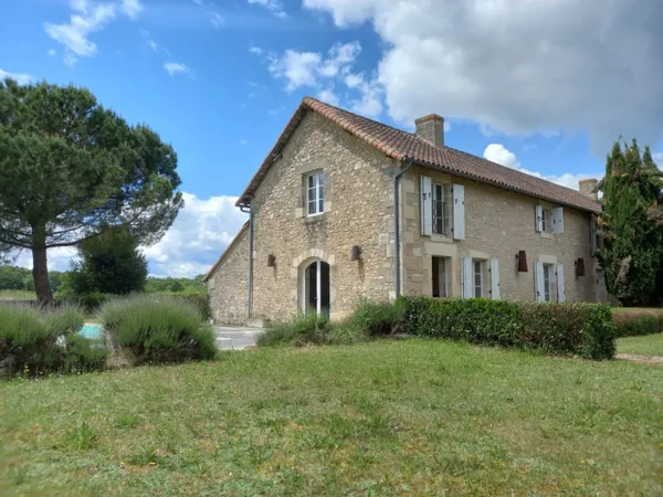 Saint-Savin (86) - Propriété de charme en campagne - Grand terra