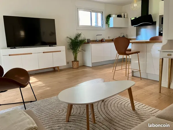 CÔTE PAVÉE - Un écrin de verdure pour ce superbe T2bis de 59 m² avec balcon, garage et cave
