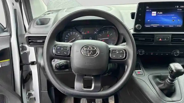 Toyota Proace city medium 1.5l 130 d-4d — photo 90