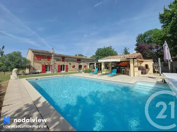 Maison 6 pièces 345 m²